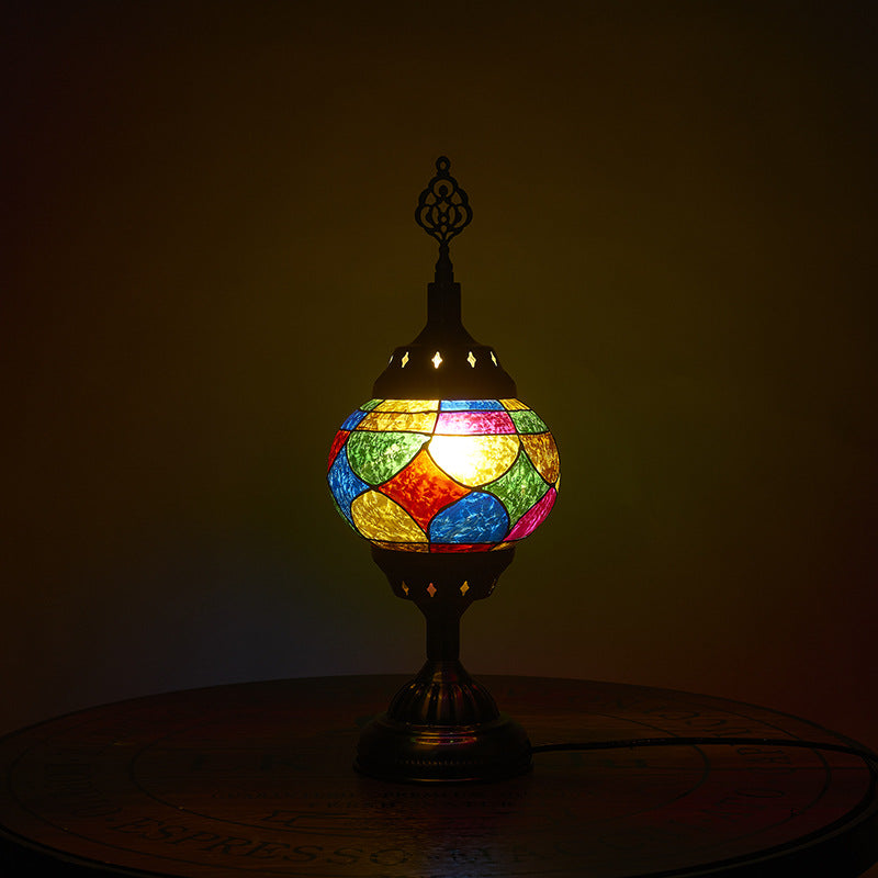 Junips | Traditional Tiffany romantic oval iron enameled 1-light table lamp for the bedroom