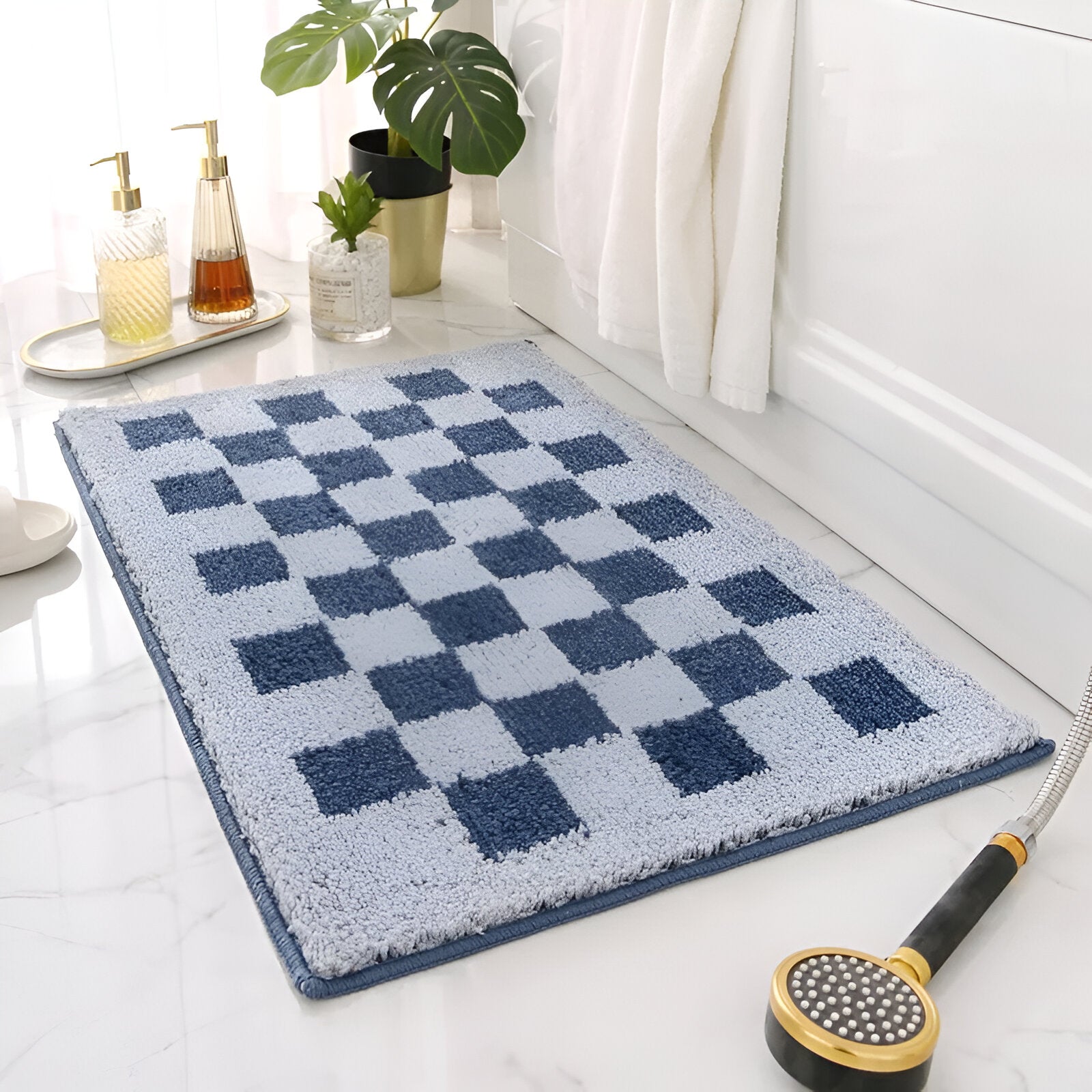 Junips | Plush Checkered Bath Mat