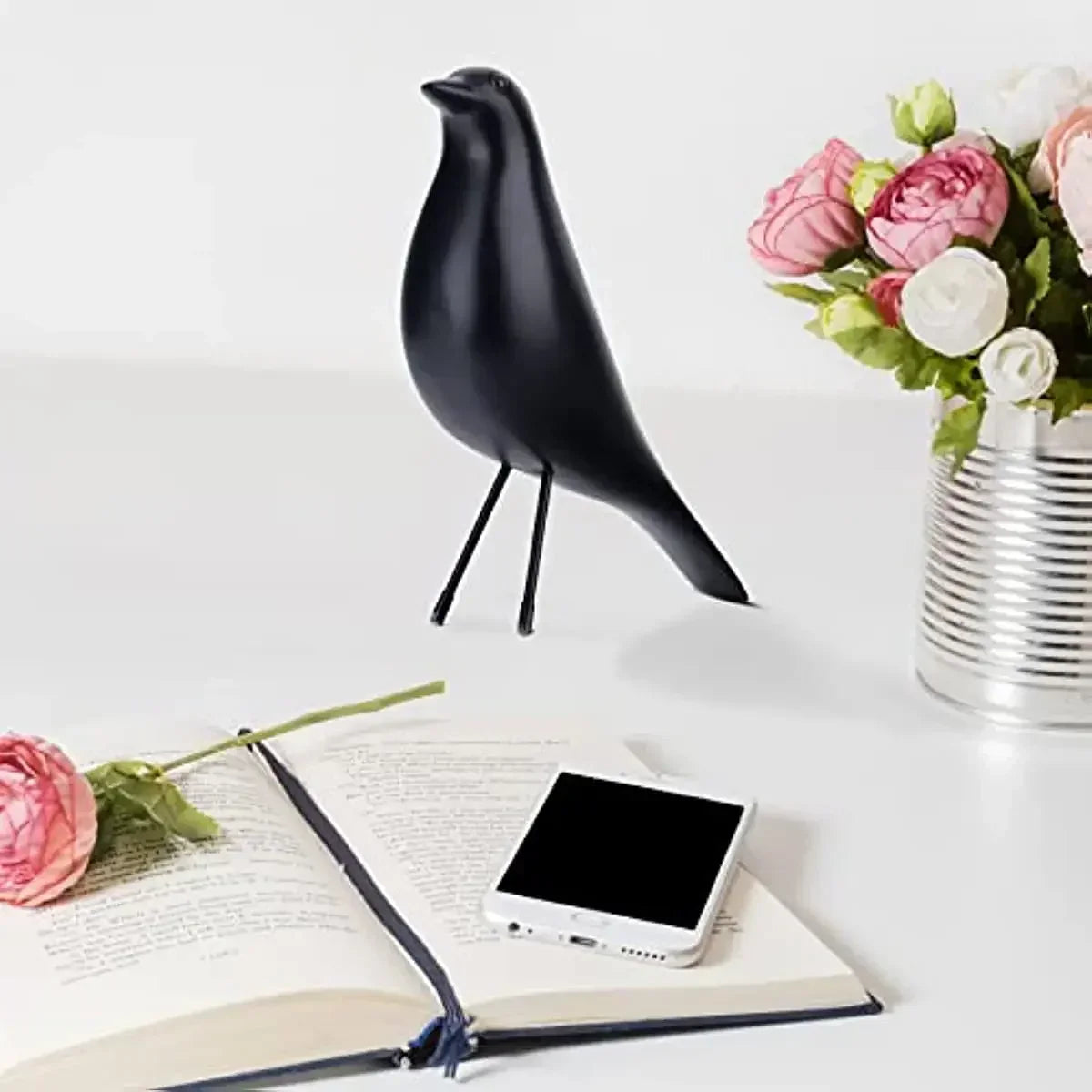 Junips | Modern Bird Statue made of Resin