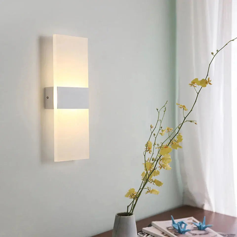 Junips | Éclatante - Touch Panel Wall Light USB rechargeable