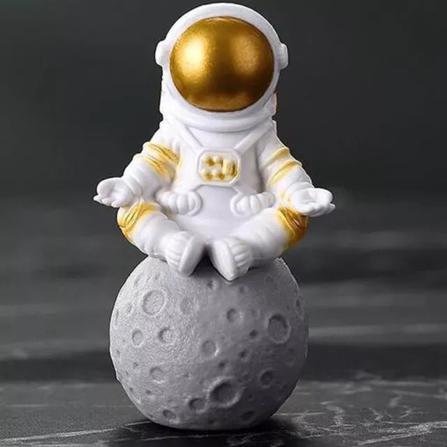 Junips | Resin Astronaut Figure Statue Space Traveler Sculpture Educational Toy Desk Decoration Astronaut Model For Children Gift