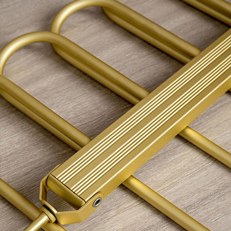 Junips | Space-saving trouser hangers from Gardudu made of aluminum