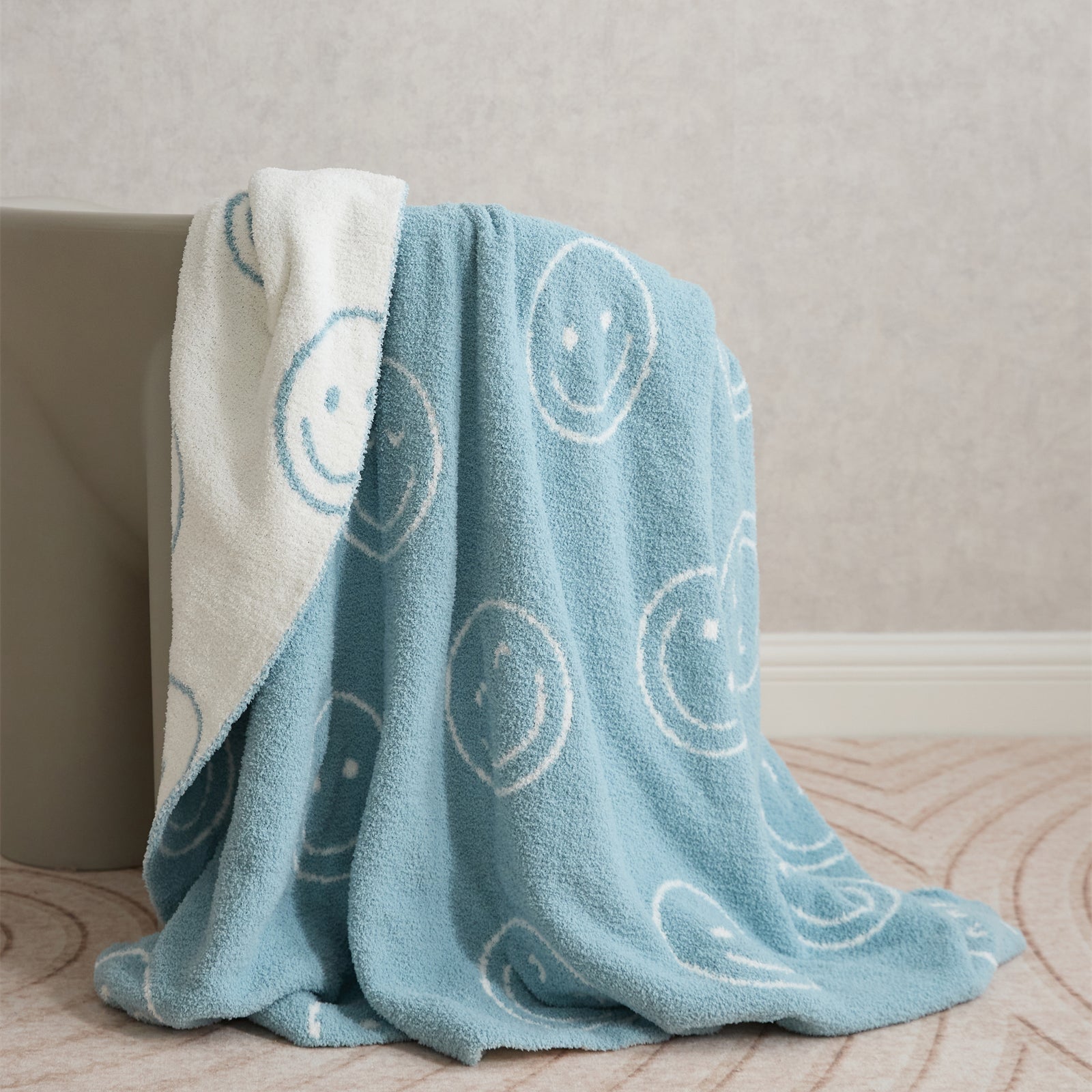 Junips | Smiley Blanket