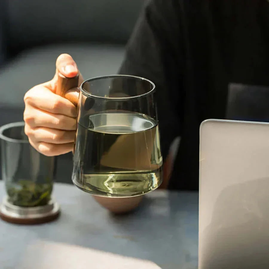 Junips | Ultramodern Glass Tea Cup with Filter and Lid