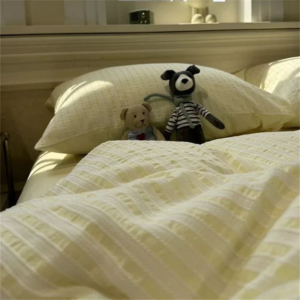 Junips | Minimalistic Striped Bed Set
