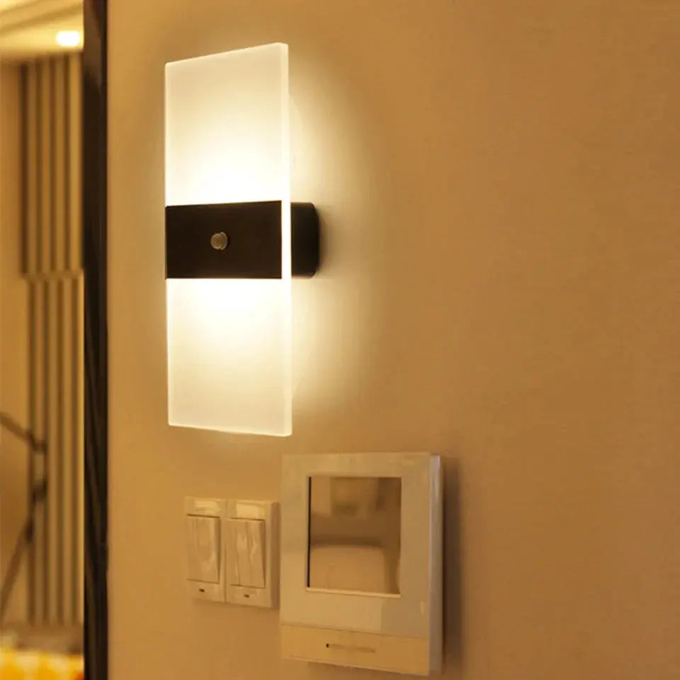 Junips | Éclatante - Touch Panel Wall Light USB rechargeable