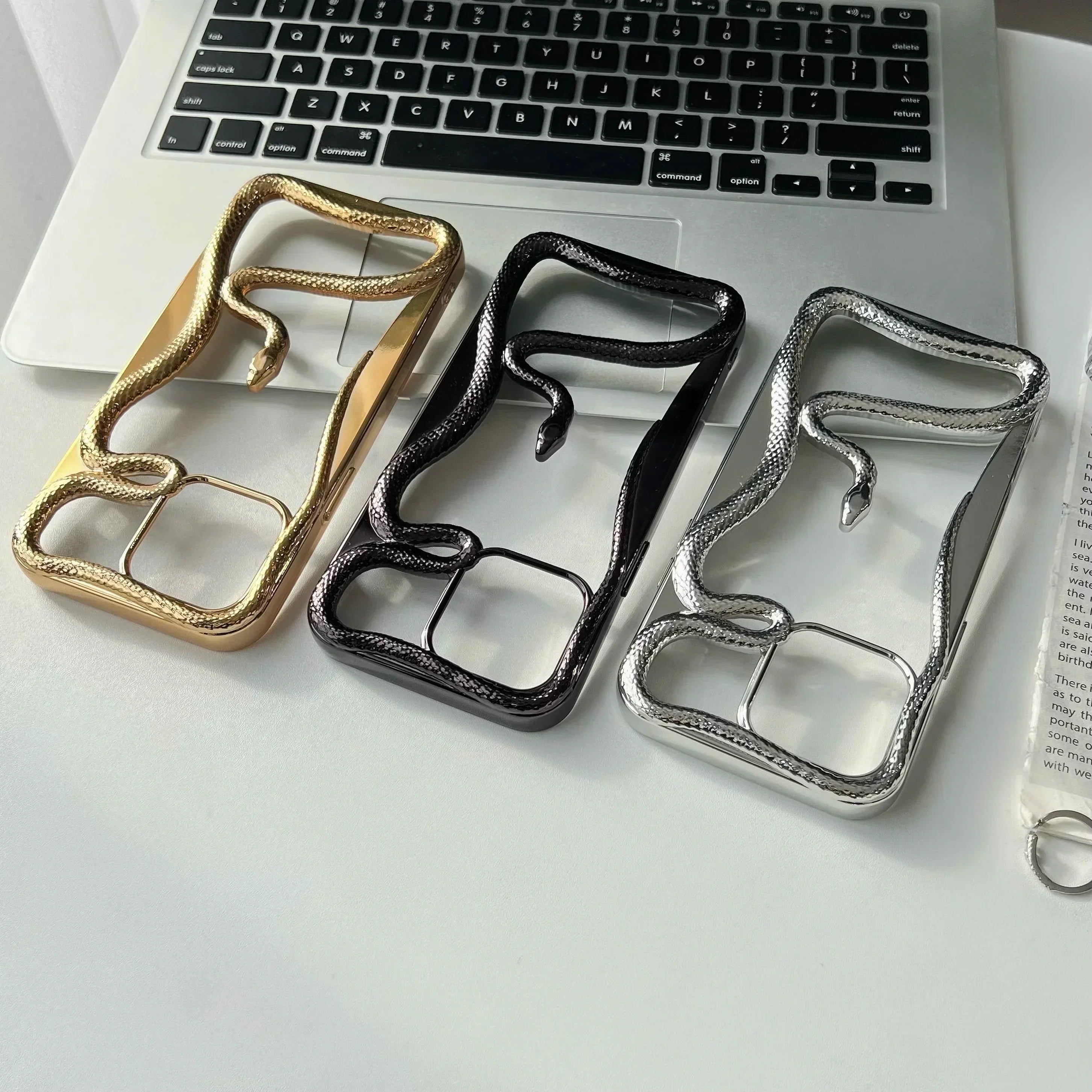 Junips | Snake Wrap Retro Phone Case