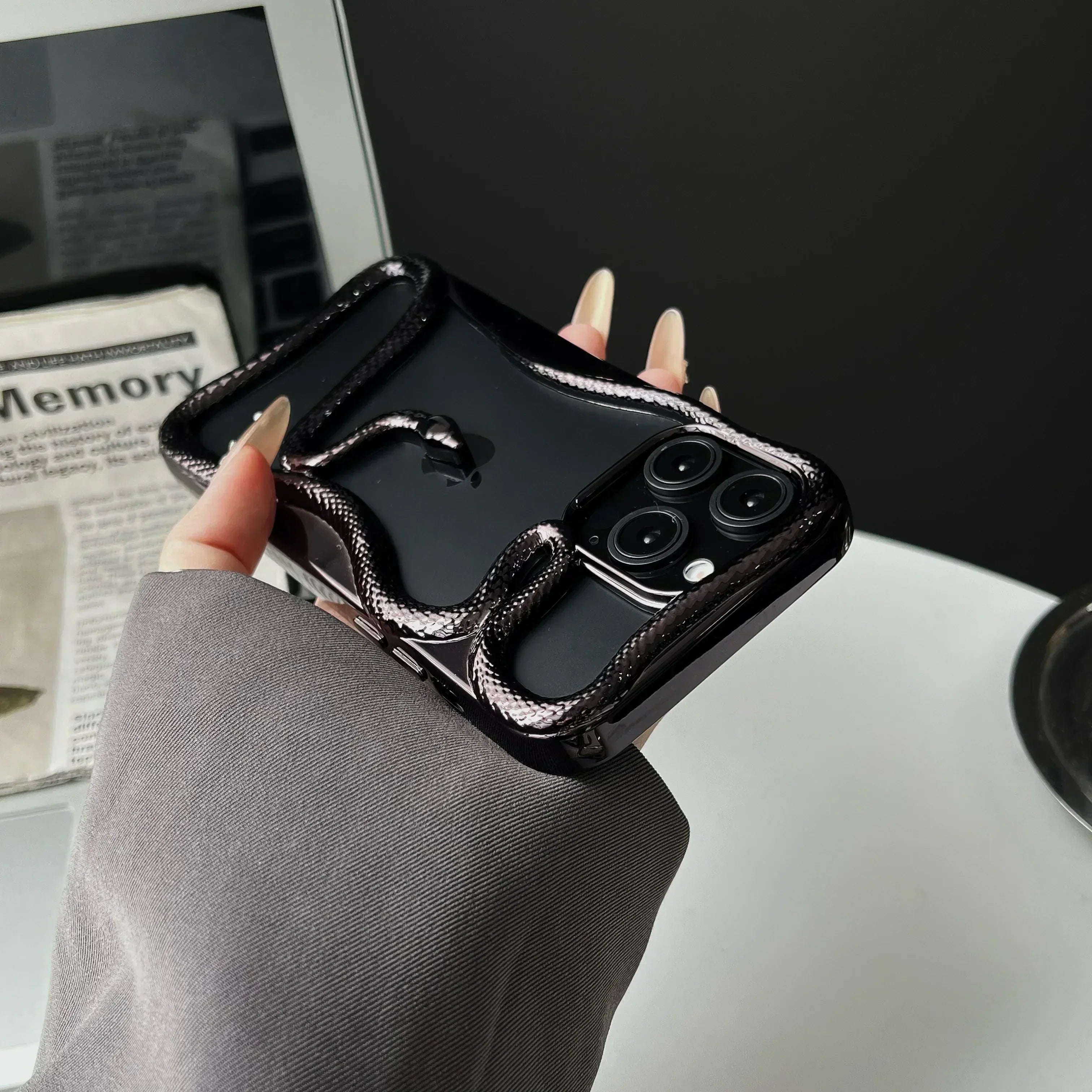 Junips | Snake Wrap Retro Phone Case