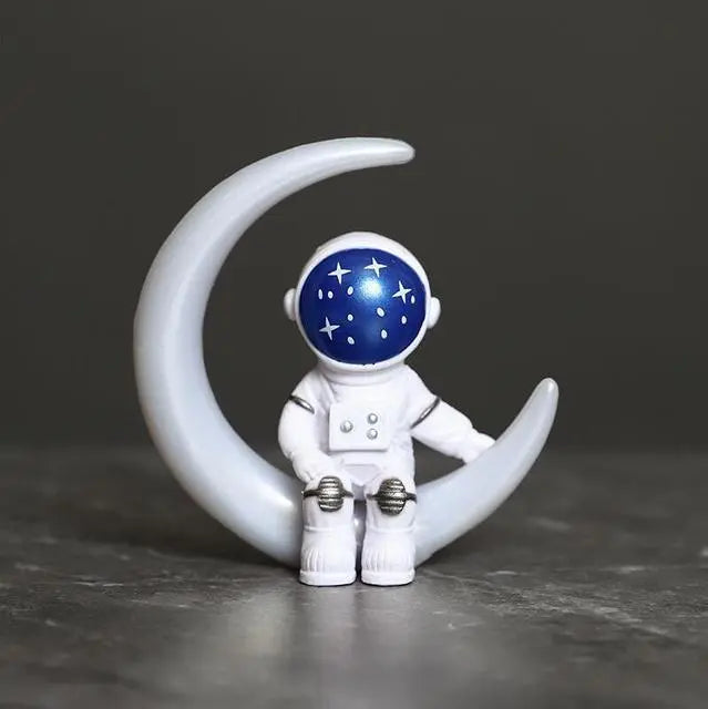 Junips | Resin Astronaut Figure Statue Space Traveler Sculpture Educational Toy Desk Decoration Astronaut Model For Children Gift