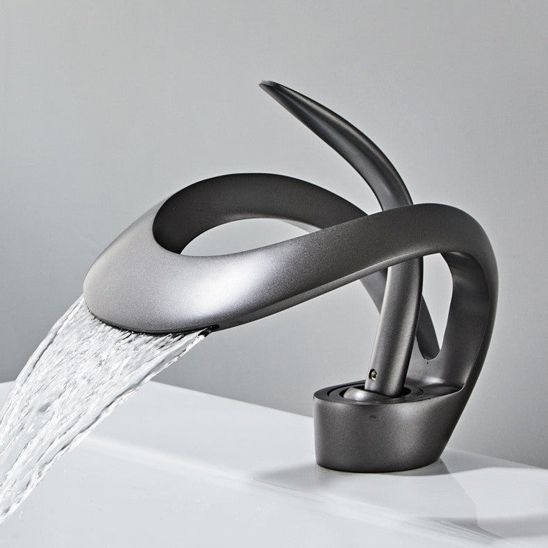 Junips | Modern curved bathroom faucet