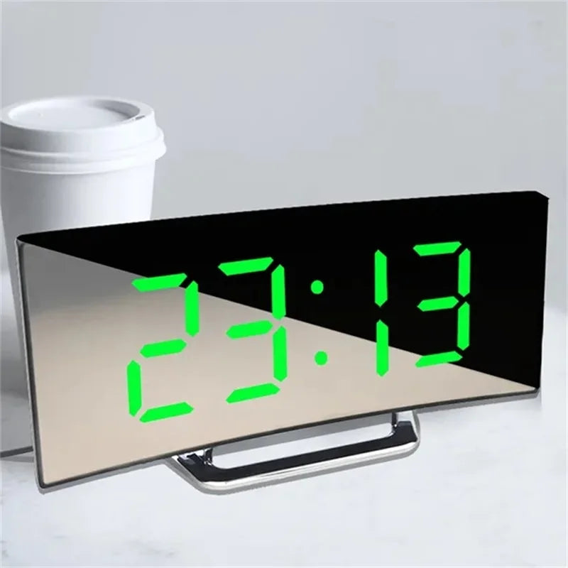 Junips | LED curved screen digital alarm clock with USB charging