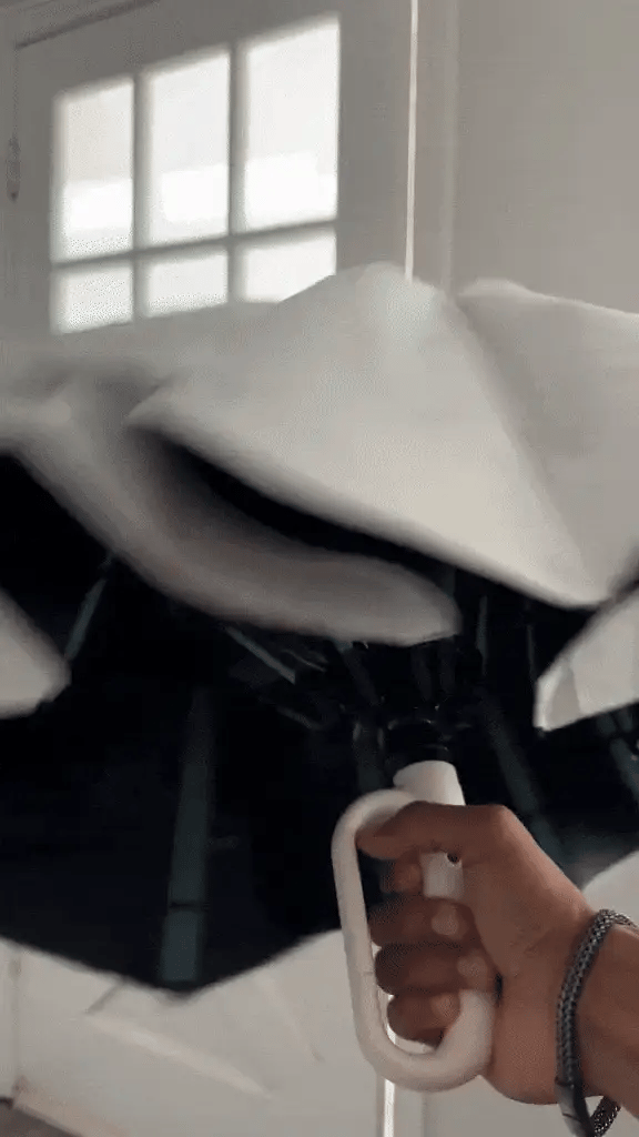 Junips | Wind-Resistant Automatic Folding Umbrella with Large Buckle Handle – Compact & Durable