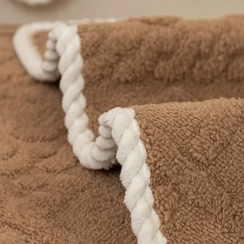 Junips | SofaShield - Elegant waterproof and non-slip sofa cover