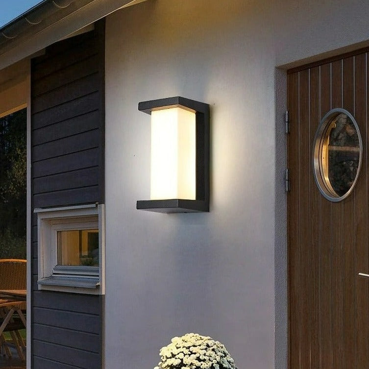 Junips | Vertical LED Outdoor Light