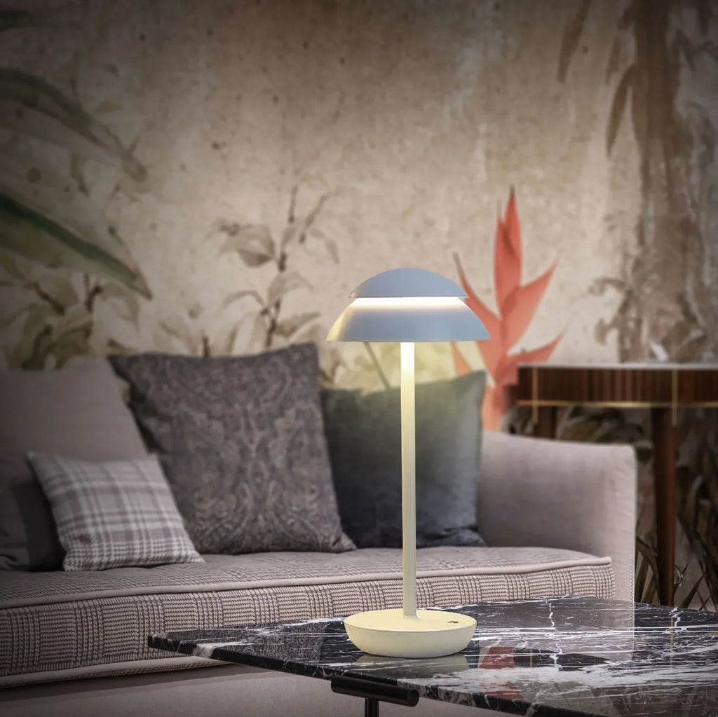 Junips | Modern Metal Table Lamp