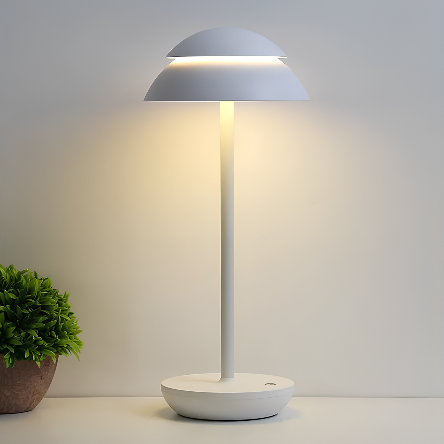 Junips | Modern Metal Table Lamp