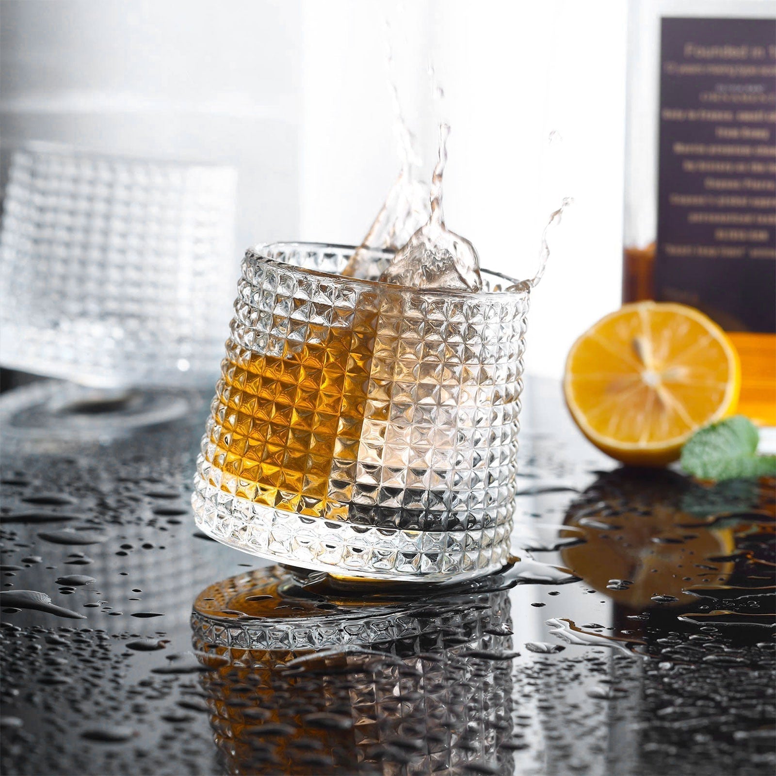 Junips | Rotatable Whiskey Tumbler Set
