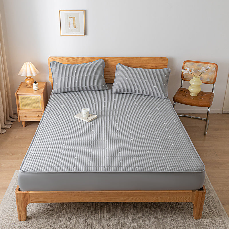 Junips | Waterproof reinforced mattress protector