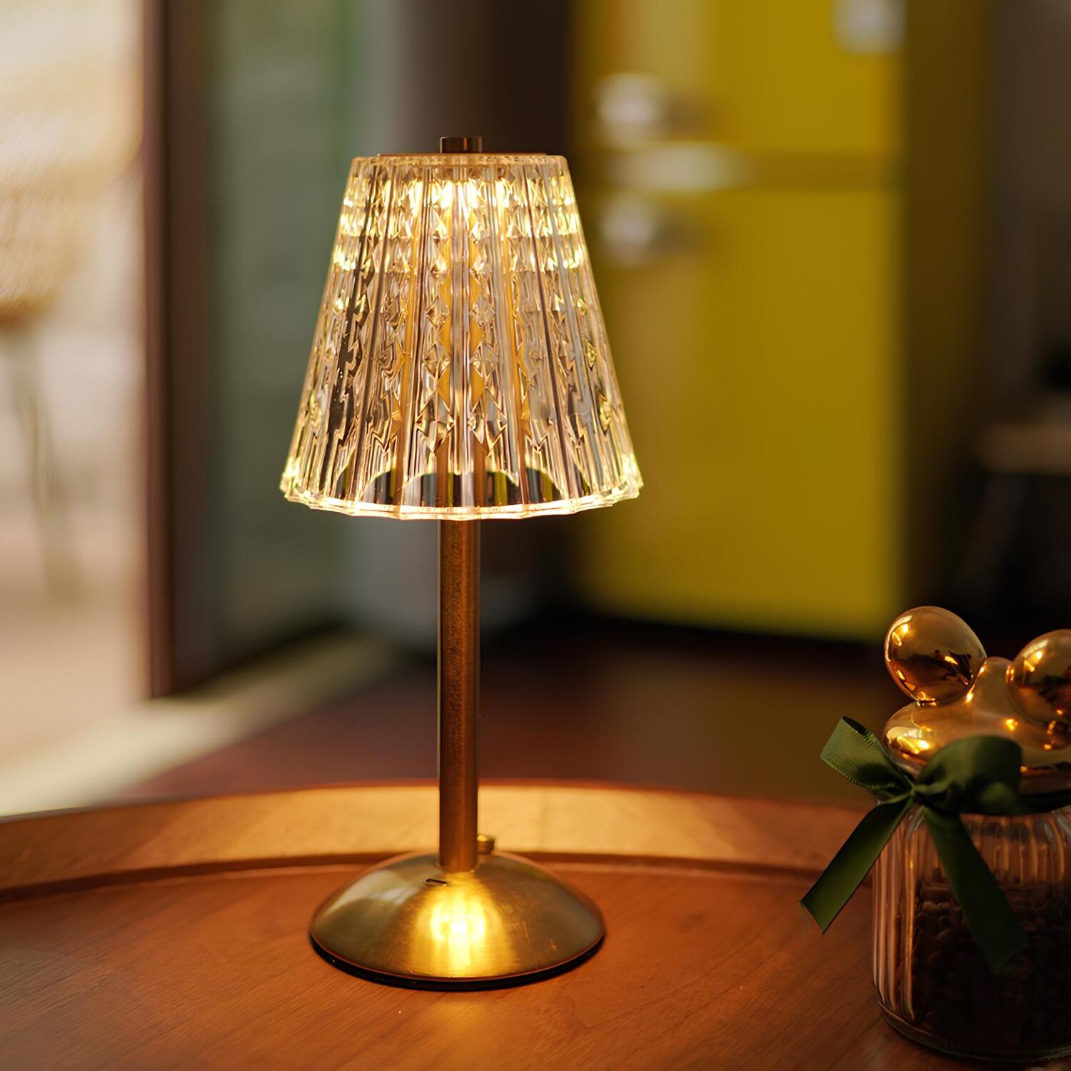 Junips | Crystal table lamp with warm light and built-in battery