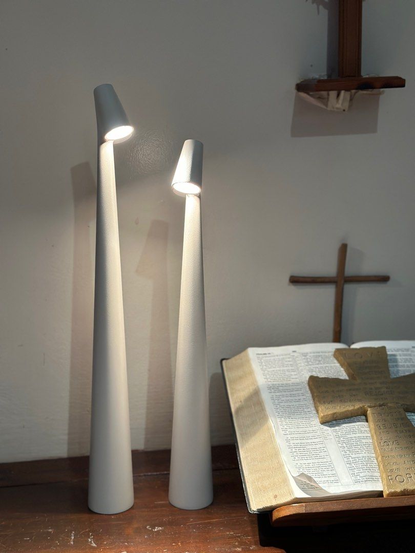 Junips | Table Lamp Modern Red Metal LED Light
