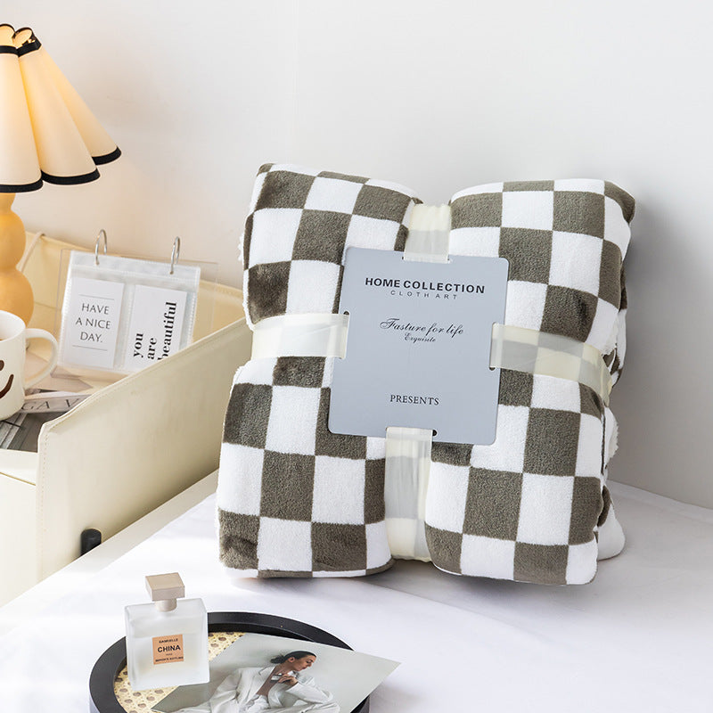 Junips | Stylish blanket in checkered pattern for your home