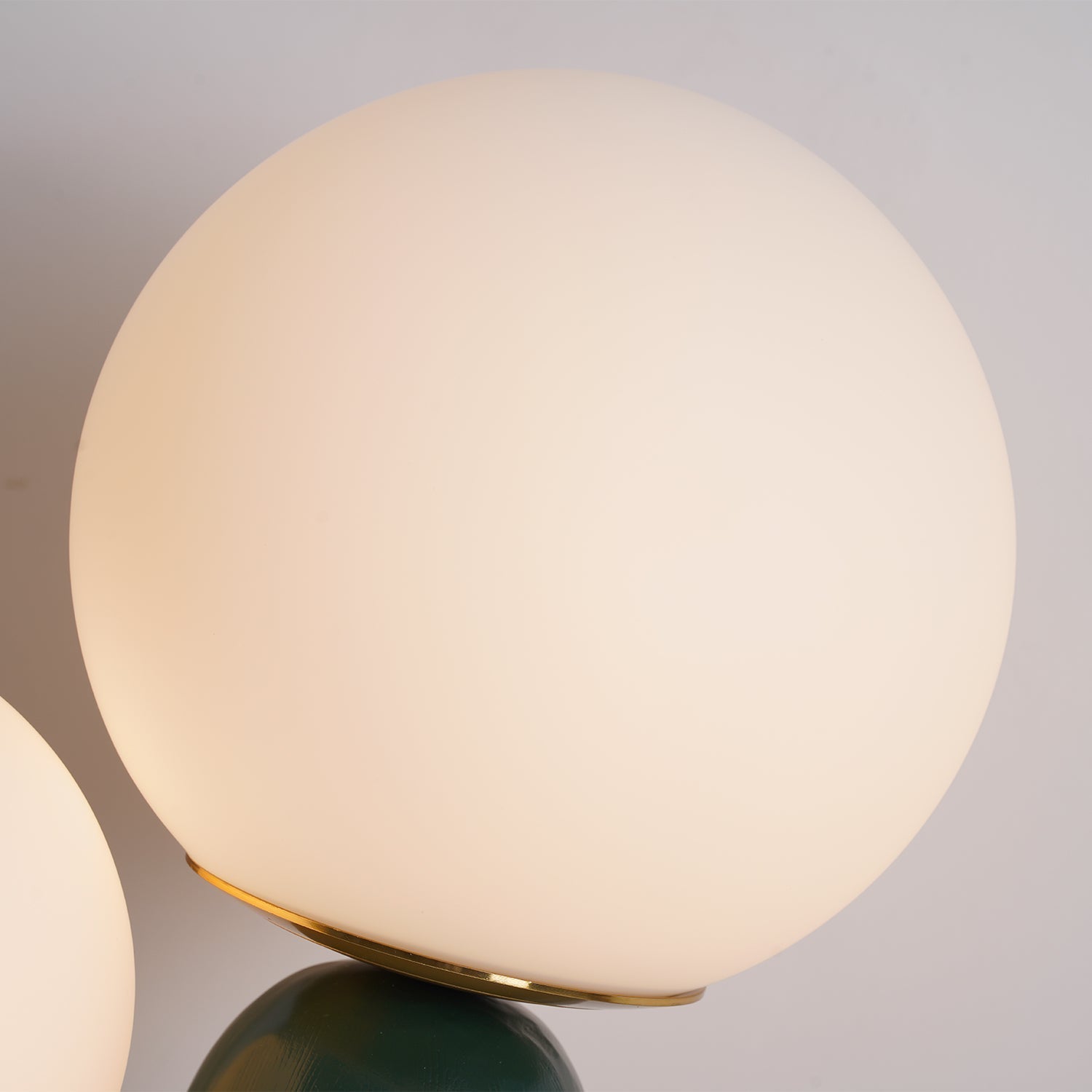 Junips | Contemporary Style Table Lamp with Natural Accent
