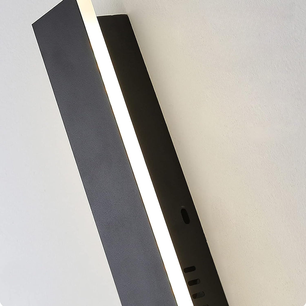 Junips | Svelte Linear Outdoor Wall Light IP65