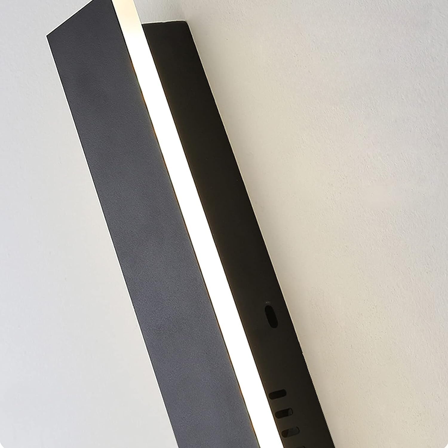 Junips | Svelte Linear Outdoor Wall Light IP65