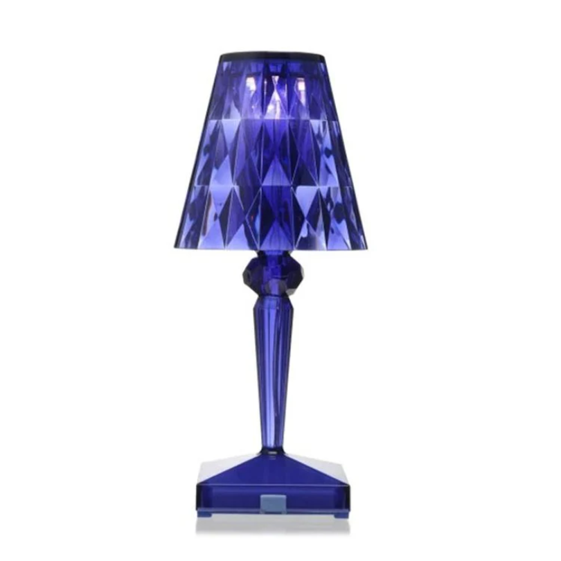 Junips | Chic Table Lamp with Crystal Design - CrystalLuxe