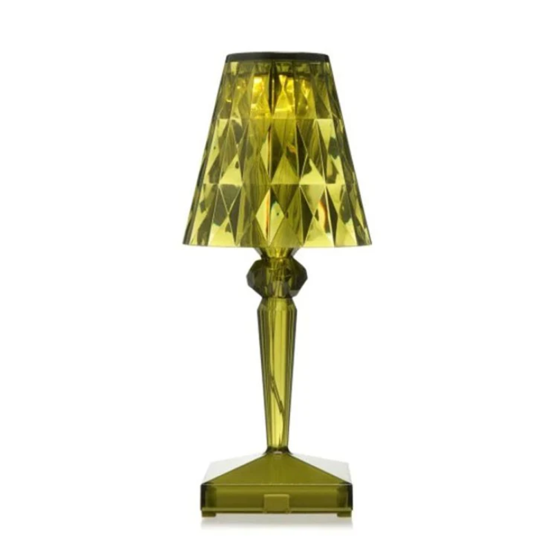 Junips | Chic Table Lamp with Crystal Design - CrystalLuxe
