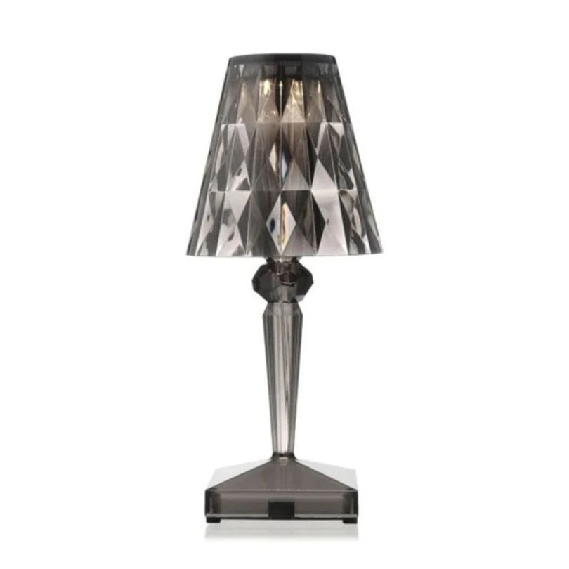 Junips | Chic Table Lamp with Crystal Design - CrystalLuxe