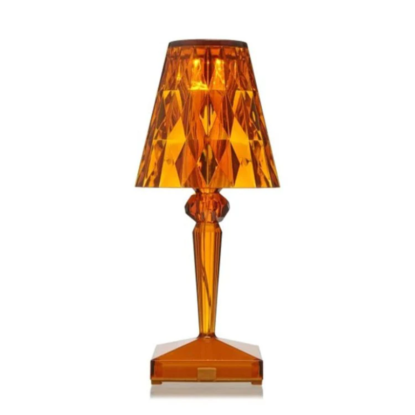 Junips | Chic Table Lamp with Crystal Design - CrystalLuxe