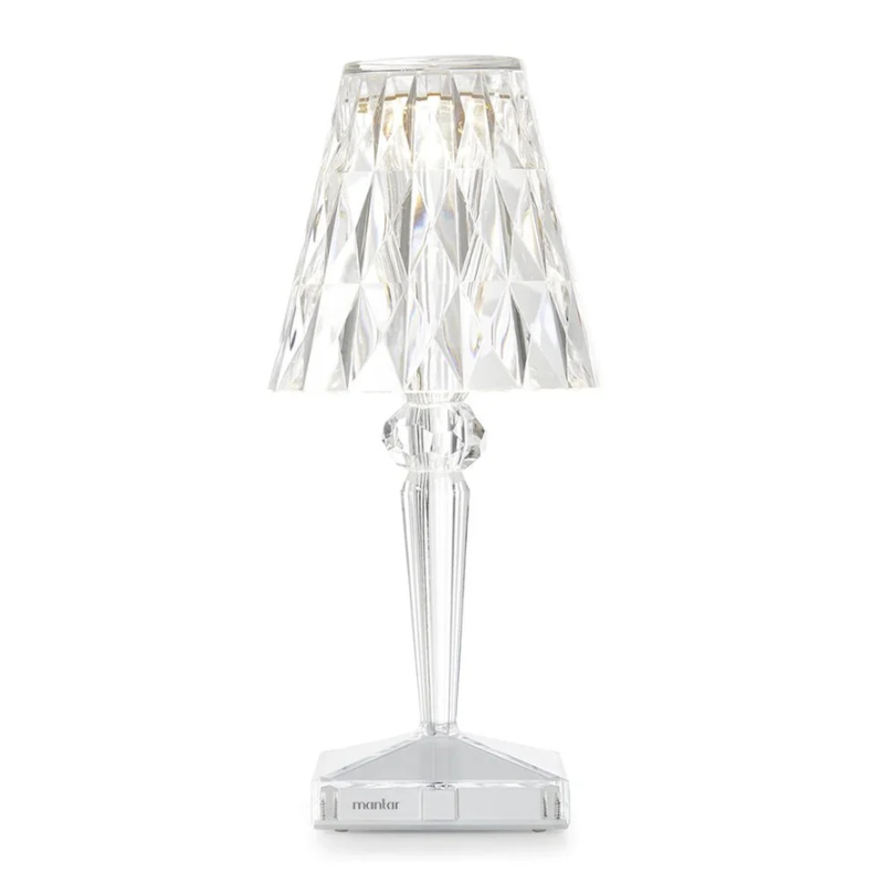Junips | Chic Table Lamp with Crystal Design - CrystalLuxe
