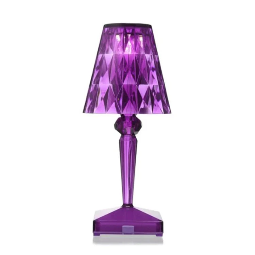 Junips | Chic Table Lamp with Crystal Design - CrystalLuxe