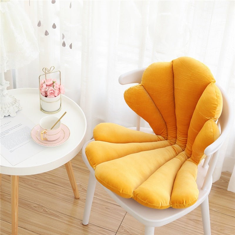 Junips | Chic Velvet Shell Cushion - Luxurious and Stylish Cushion for Living Room, Bedroom