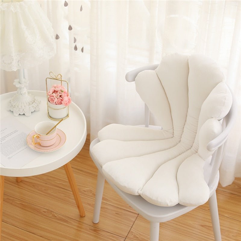 Junips | Chic Velvet Shell Cushion - Luxurious and Stylish Cushion for Living Room, Bedroom
