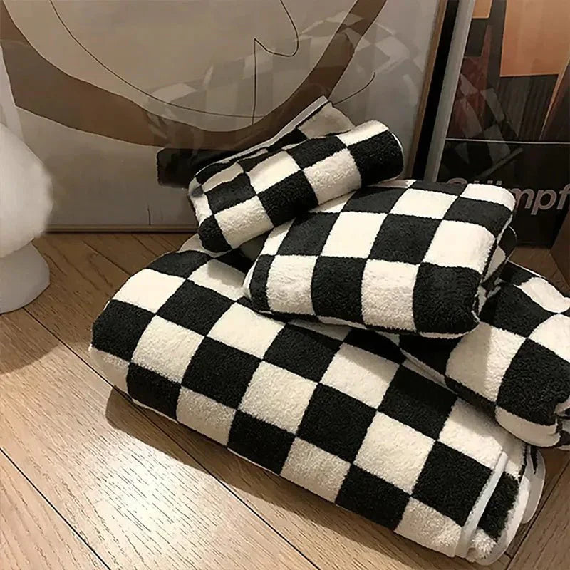 Junips | Classic Checkered Pattern Sofa Blanket