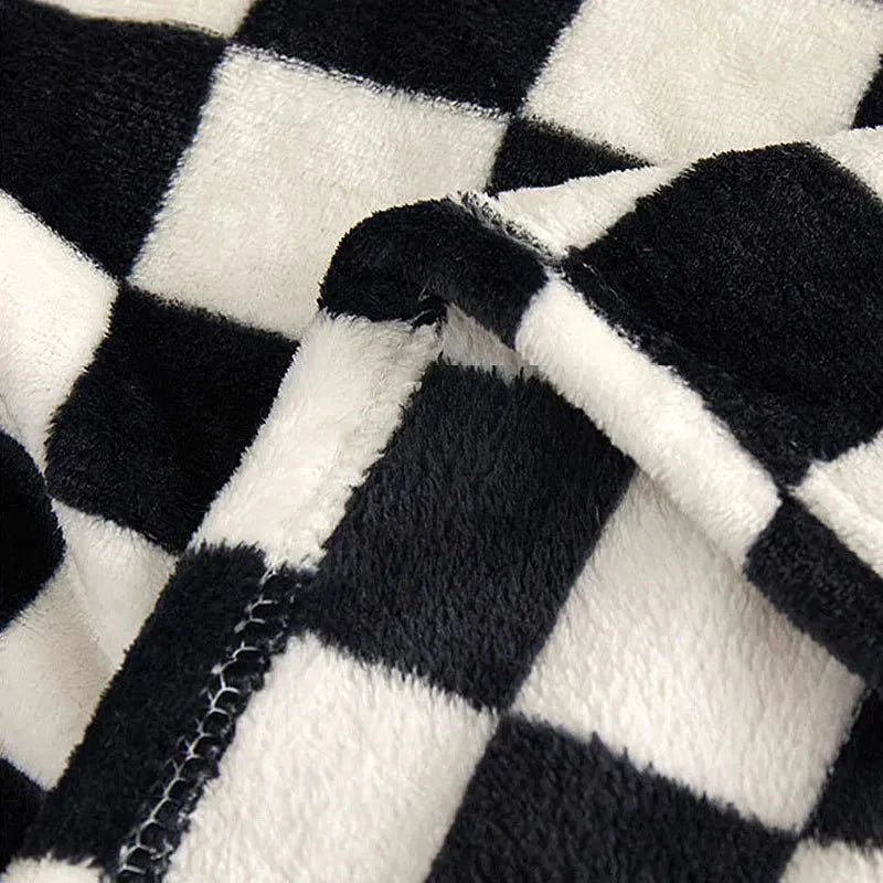 Junips | Classic Checkered Pattern Sofa Blanket