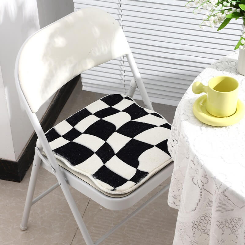 Junips | Curvy Checker Mini Tufted Carpet