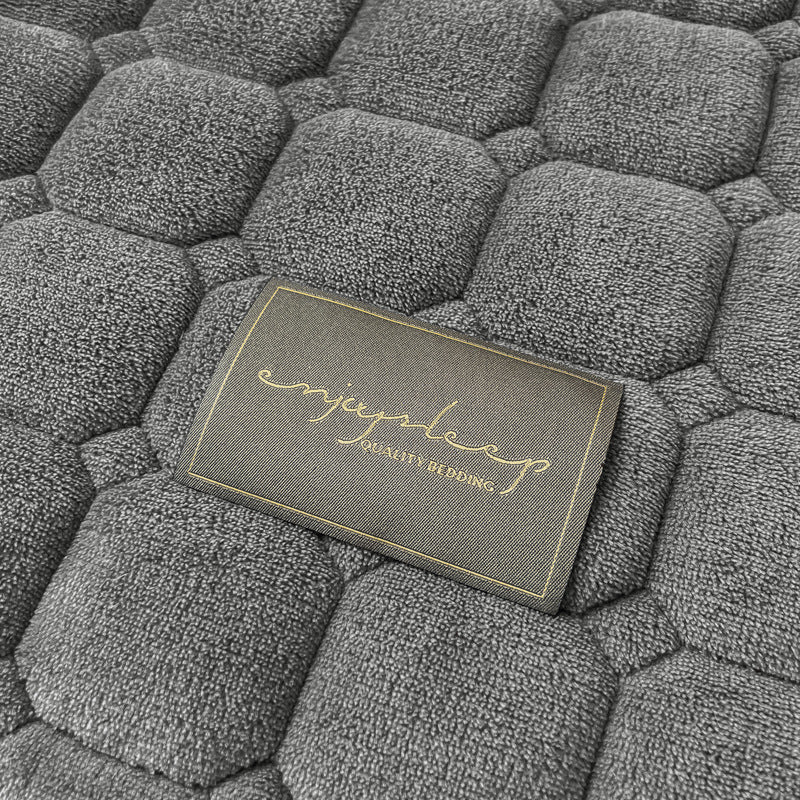 Junips | Modern Soft Throw Blanket with Square Texture – Stylish Fluffy Bed & Sofa Cover