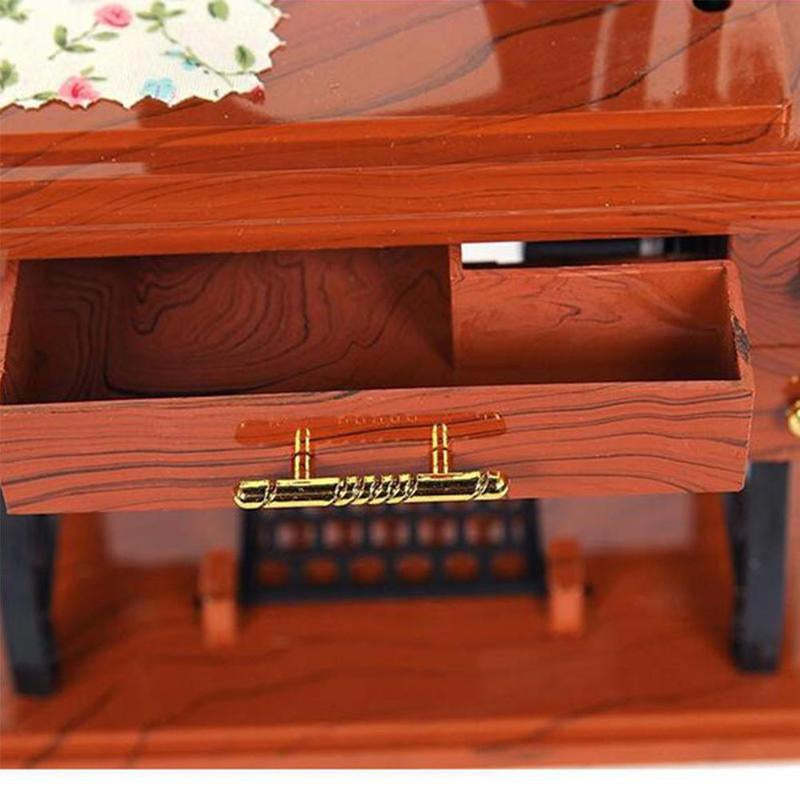 Junips | Mini Craft Retro Sewing Machine Decor