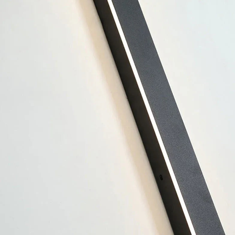 Junips | Linear black minimalist LED outdoor wall light