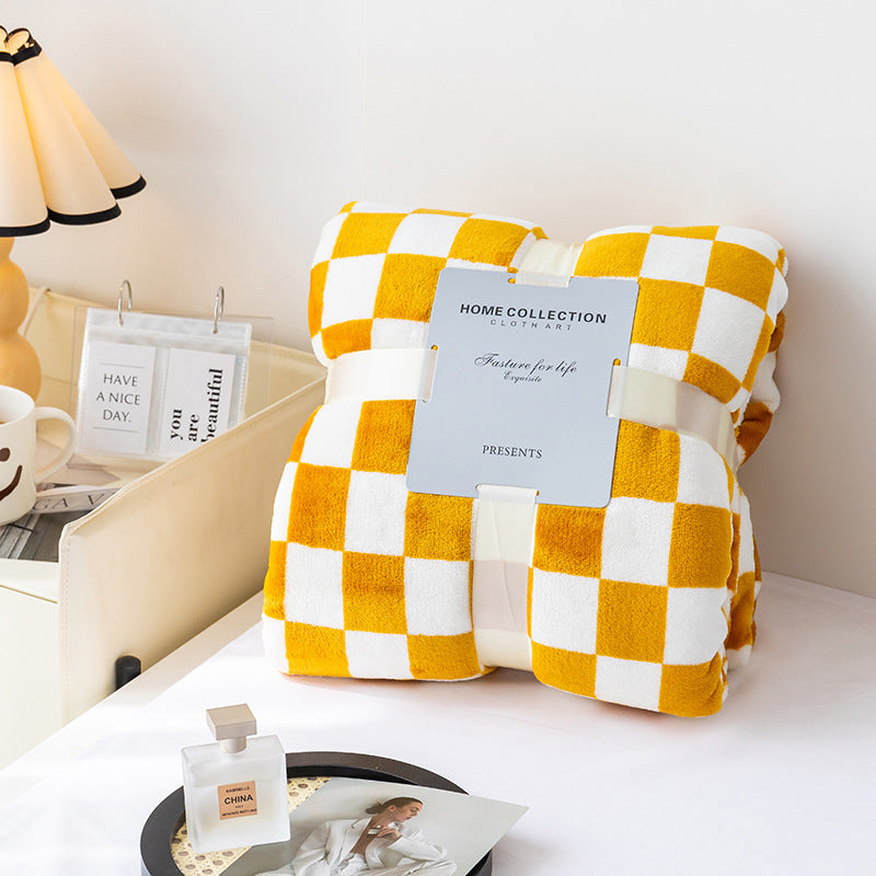 Junips | Stylish blanket in checkered pattern for your home