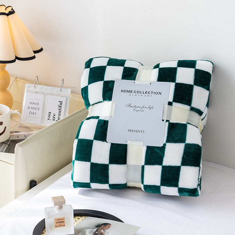 Junips | Stylish blanket in checkered pattern for your home