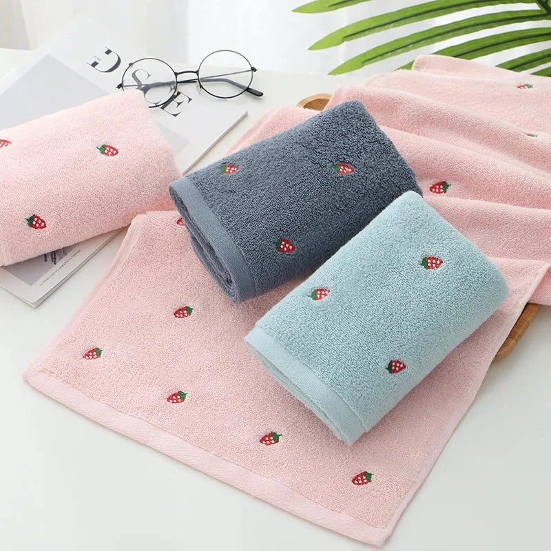 Junips | Strawberry Bath Towels