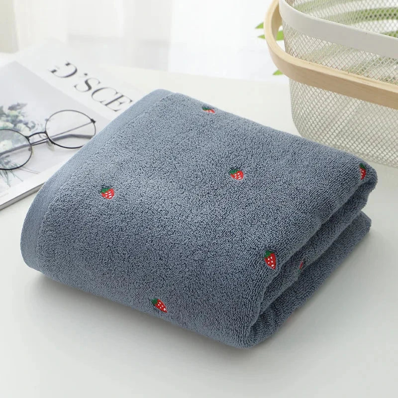 Junips | Strawberry Bath Towels