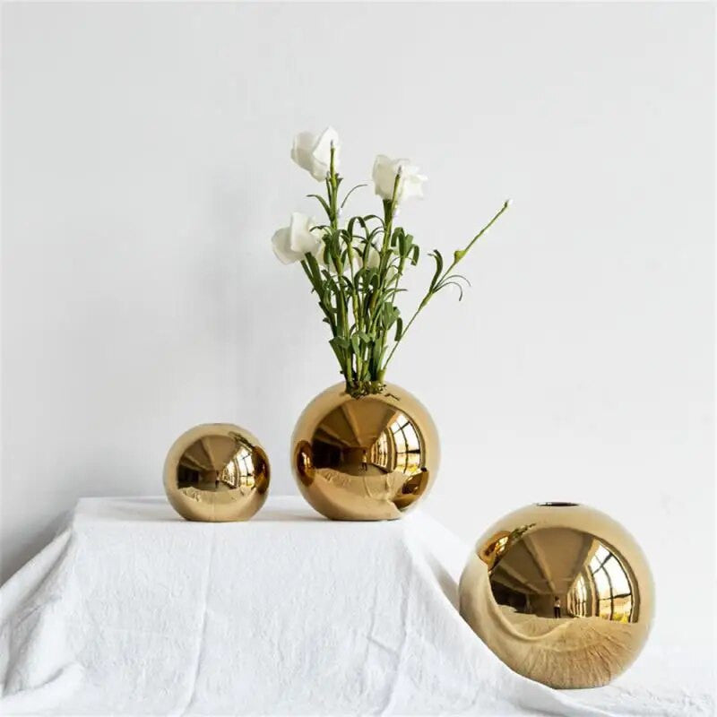 Junips | Golden Ball Vase