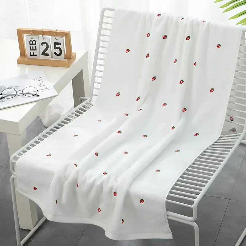 Junips | Strawberry Bath Towels
