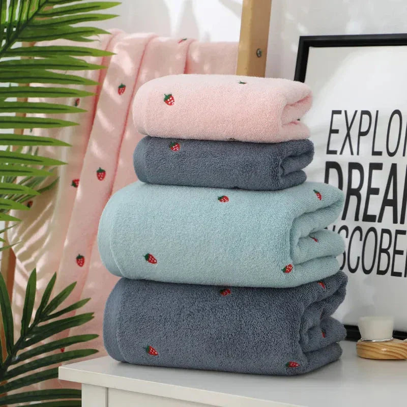 Junips | Strawberry Bath Towels