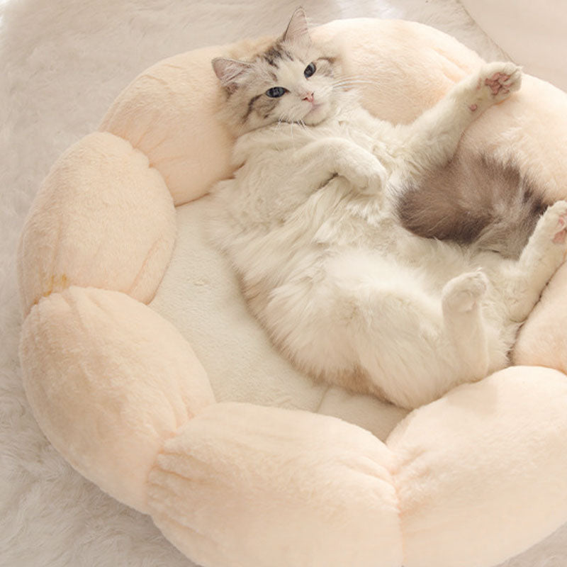 Junips | Deep Sleep Flower Shape Cat Bed